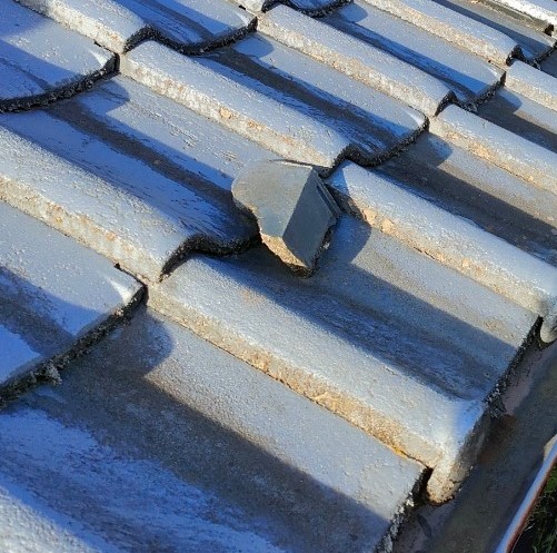 セメント瓦が欠落　熊本